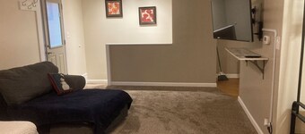 3 bedroom, 2 bath in a quiet neighborhood. 

Newly remodeled side of a duplex.