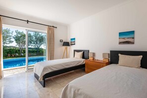 3 chambres, fer et planche à repasser, Wi-Fi gratuit, draps fournis