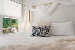 3 chambres, bureau, fer et planche à repasser, lit parapluie