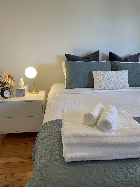 2 makuuhuonetta, silitysrauta/-lauta, ilmainen Wi-Fi, vuodevaatteet