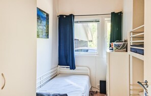 4 bedrooms, travel crib, free WiFi