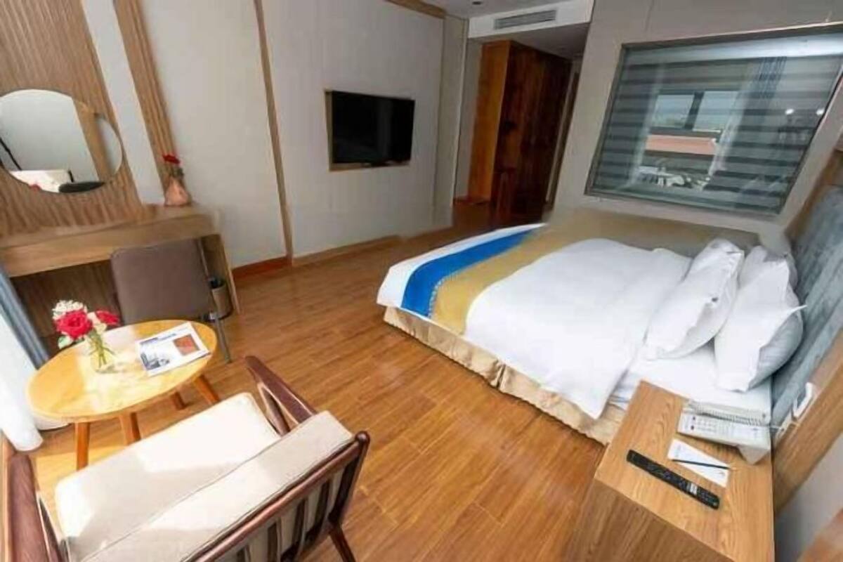 Minibar (free items), in-room safe, desk, laptop workspace