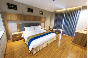 Kostenlose Minibar, Zimmersafe, Schreibtisch