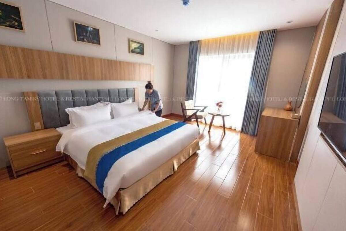 Artículos del minibar gratis y caja de seguridad en la habitación