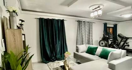 M & M Penthouse 2 Bedrooms Salon Villa Complete