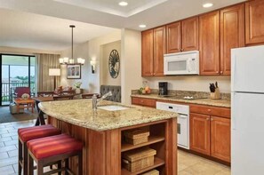 Private kitchen - Sheraton Vistana Villages - Cozy 2-bedroom condo with AC in beautiful Orlando (Orlando)