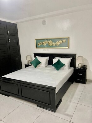 3 bedrooms, iron/ironing board, WiFi, bed sheets - M & M Penthouse, 3 Bedrooms Salon Villa Complete
 (Abidjan)