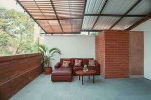 Terrace/patio - HOSTAL PURA VIDA LA 70 (Medellín)