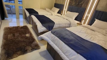 Luxury Triple Room, City View | 1 bedroom, soundproofing, free WiFi
