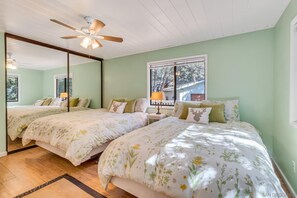 2 bedrooms, iron/ironing board, WiFi, bed sheets