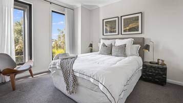 Family House | 5 bedrooms, premium bedding, down duvets, Select Comfort beds