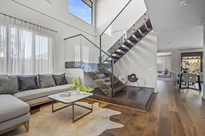 65-inch TV with cable channels - Werribee Luxe Home Family 6Bed Netflix (Werribee)