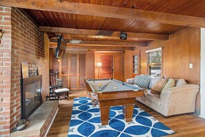Hus, 1 soverom, terrasse, hageutsikt | Spillrom