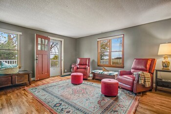 Escape To The Countryside At Black Oak Farm