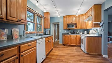 House, 1 Bedroom, Patio, Garden View | Interior