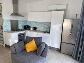 Fridge, microwave, oven, coffee/tea maker