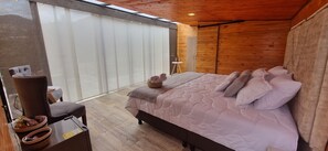 Suíte panorâmica | 1 quarto, escrivaninha