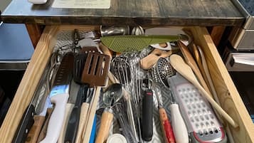 冰箱、微波炉、烤箱、炉灶