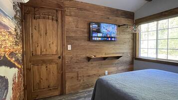 2 bedrooms, desk, iron/ironing board, free WiFi