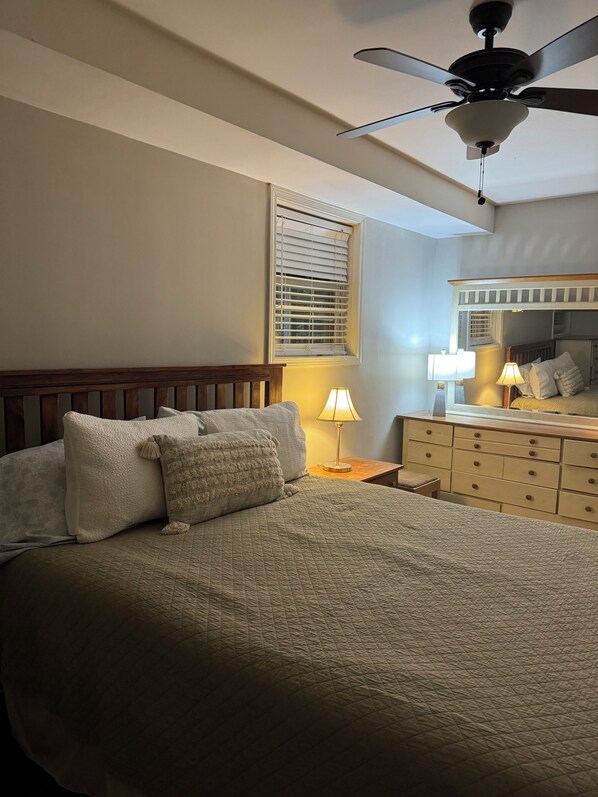 4 bedrooms, iron/ironing board, WiFi, bed sheets