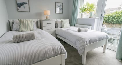 Cregyn Mor - a coastal that sleeps 6 guests in 3 bedrooms