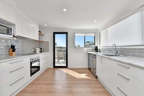Coffee/tea maker, fridge, microwave, oven