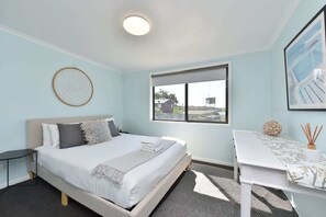 2 bedrooms, desk, iron/ironing board, WiFi