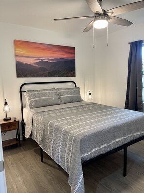 3 dormitorios, tabla de planchar con plancha, wifi gratis y ropa de cama
