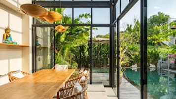 Villa, 3 Bedrooms | Dining room