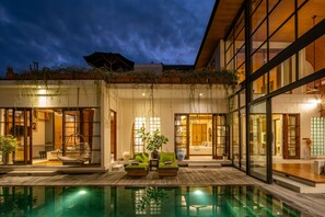 المنشأة من الخارج