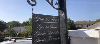 Beautiful 2-Bed Cottage in Oradour-Fanais