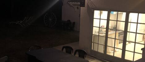 屋外ダイニングエリア