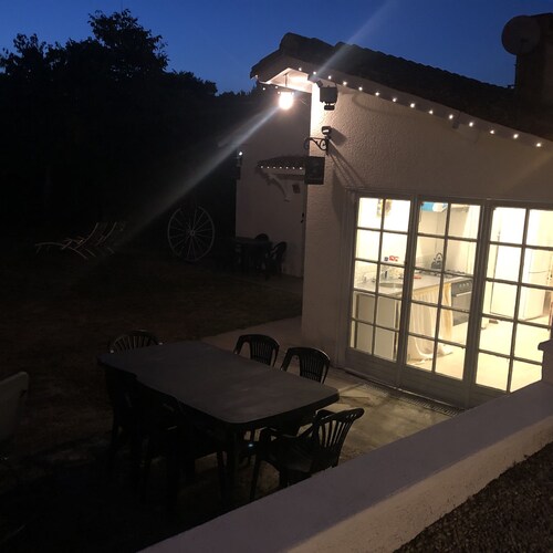 Gite des Tournesols Sleeps 4 with Garden