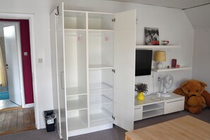 Interior - Lovely Town Apartment - Sleeps 5, Parking & Garden (Gram)