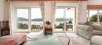 Seagulls, pet friendly, five bedroom riverside cottage in St Mawes, sleeping 10-11