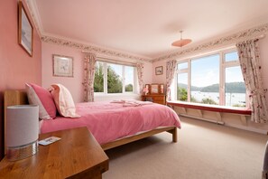 5 soverom, strykejern/-brett, reiseseng for barn og internettilgang