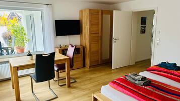 1 slaapkamer, een strijkplank/strijkijzer, gratis wifi, beddengoed