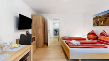 1 bedroom, iron/ironing board, WiFi (free), bed sheets