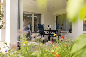 Outdoor dining - Spacious Holiday Apartment Maja (Mössingen)