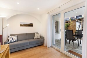 TV, fireplace - Spacious Holiday Apartment Maja (Mössingen)