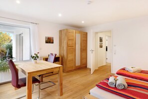 2 bedrooms, iron/ironing board, free WiFi, bed sheets - Spacious Holiday Apartment Maja (Mössingen)