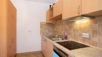 Kühlschrank, Ofen, Herdplatte, Geschirrspüler