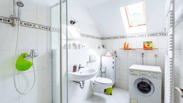 Douche, serviettes fournies