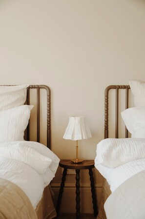 3 bedrooms, iron/ironing board, WiFi, bed sheets - The Nomad House, Ramsgate (Ramsgate)