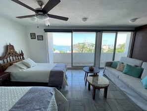 6 bedrooms, iron/ironing board, free WiFi, bed sheets - Chic Residence With Vistas (Mazatlán)