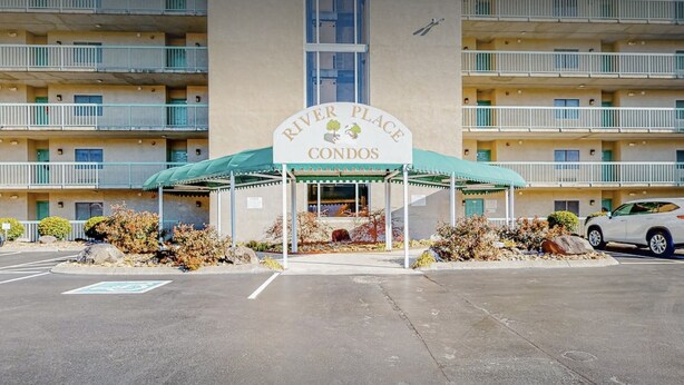 A multi-story building with a sign reading "River Place Condos." - 5 mins to Dollywood - Hideaway Waters 5ppl Condo (Pigeon Forge)