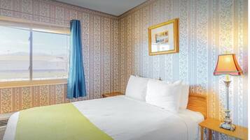 2 bedrooms, desk, iron/ironing board, WiFi