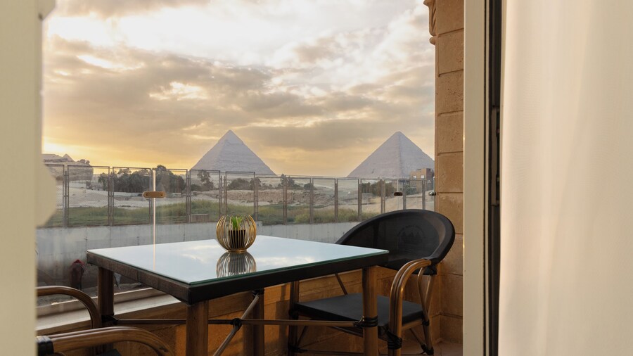 Pyramids land hotel