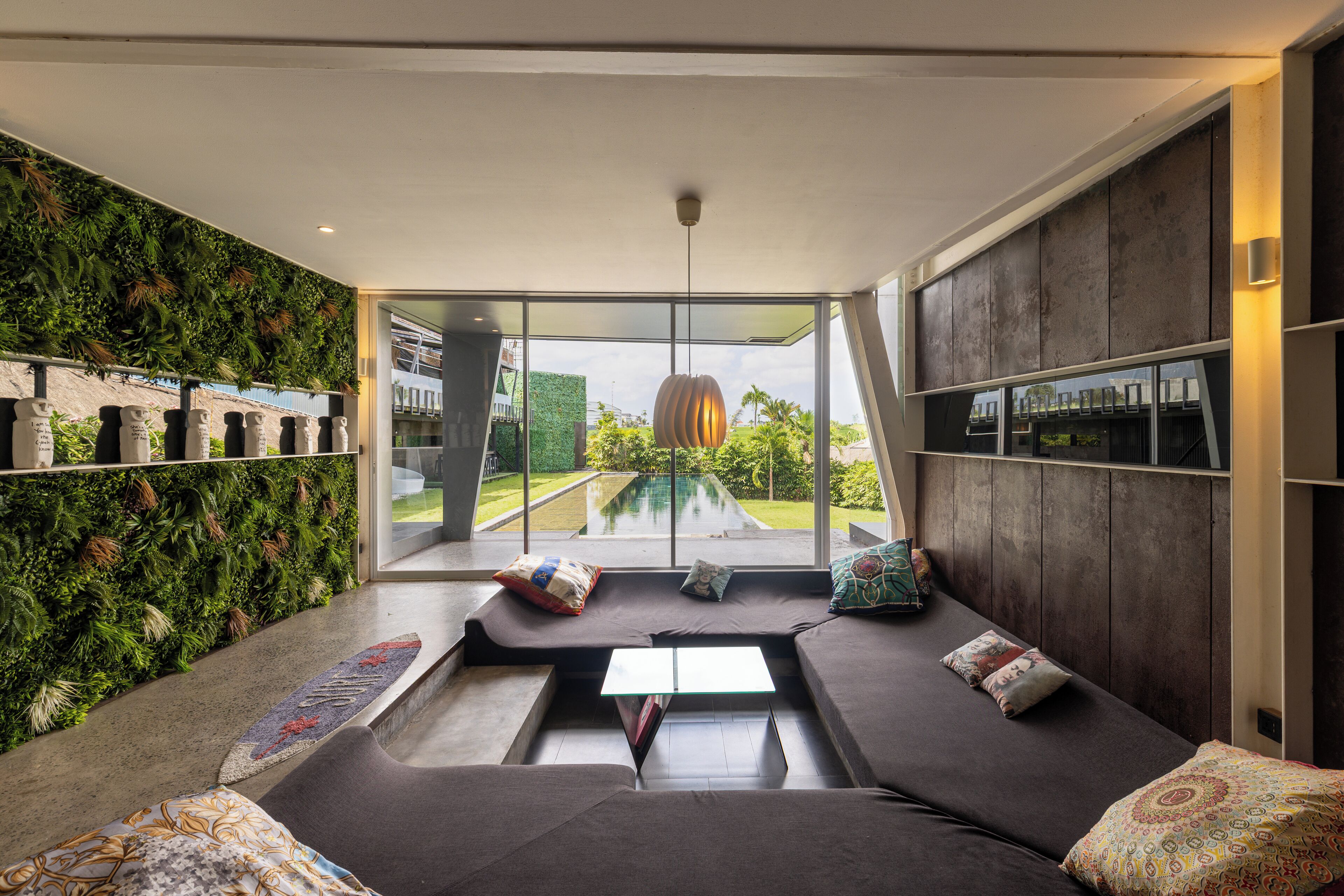 別墅 | 客廳 | 40 吋平面電視連衛星電視頻道