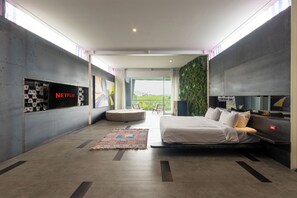 Villa | 4 soverom, skrivebord, skrivebord for bærbar PC og blendingsgardiner